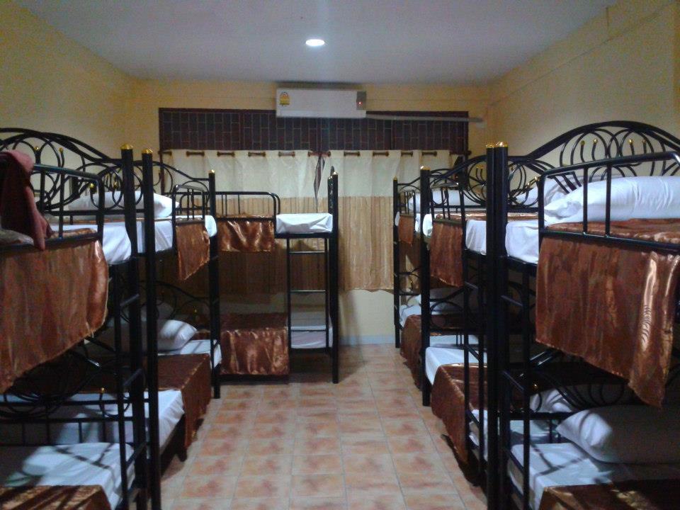 Hotel Speak Easy